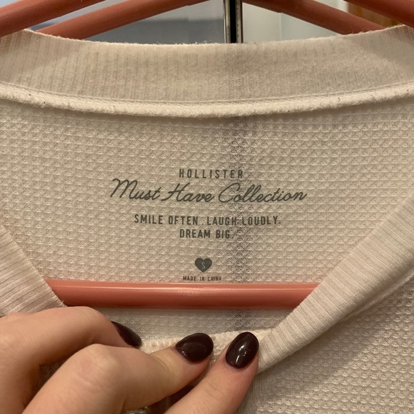 Hollister Must Have Collection- Waffle Shirt - Picture 4 of 6